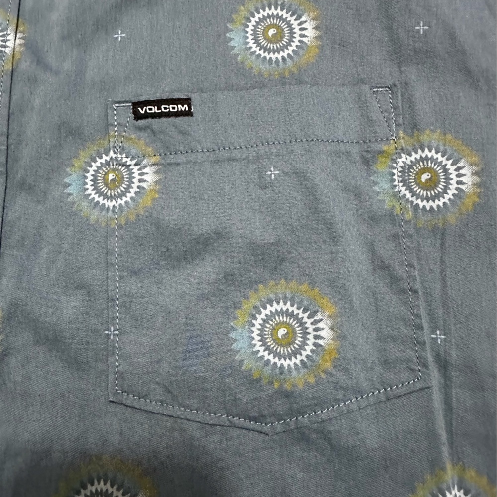 NWT Volcom Modern Fit Ying Yang Short Sleeve Butt… - image 3